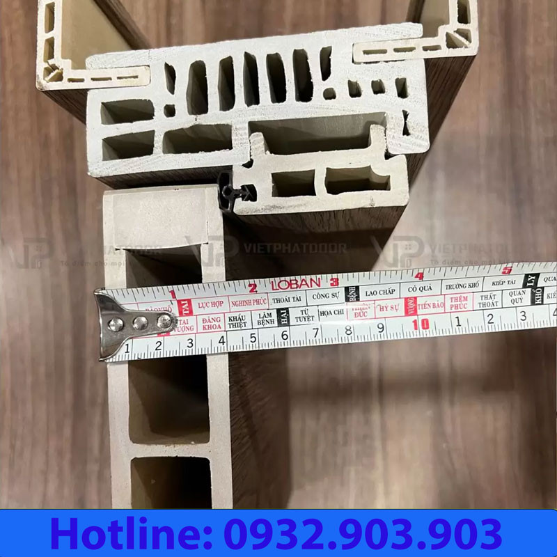 Chi tiết mặt cắt cánh cửa nhựa composite với các lớp vật liệu