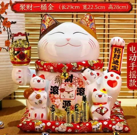 Có nên để mèo thần tài trong phòng ngủ?