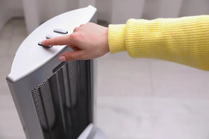 có nên dùng đèn sưởi trong phòng ngủ