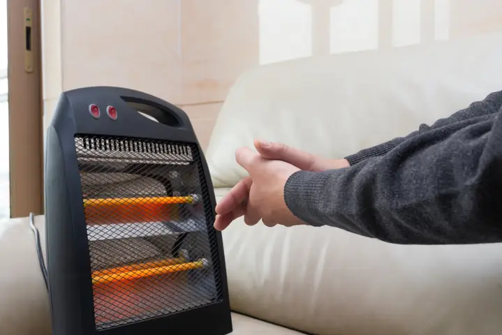 có nên dùng đèn sưởi trong phòng ngủ
