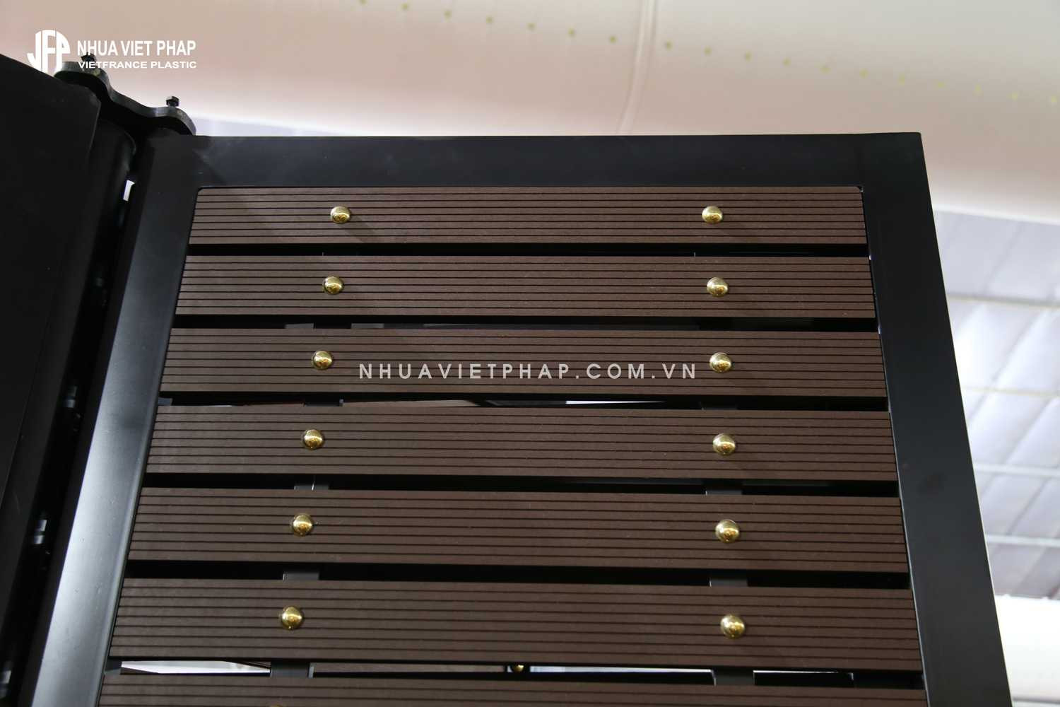 Cổng gỗ nhựa composite ốp ngang, vật liệu cao cấp bền bỉ với thời gian