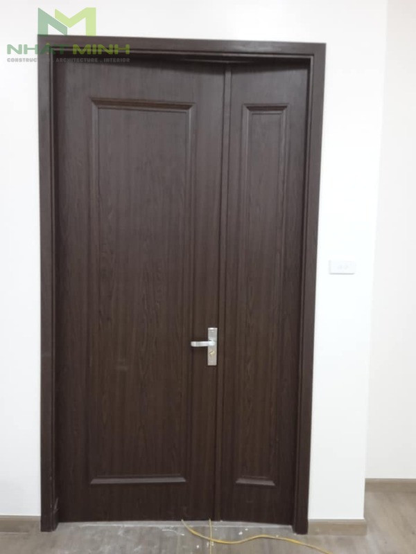 Cửa composite 2 cánh phào nổi cho không gian rộng