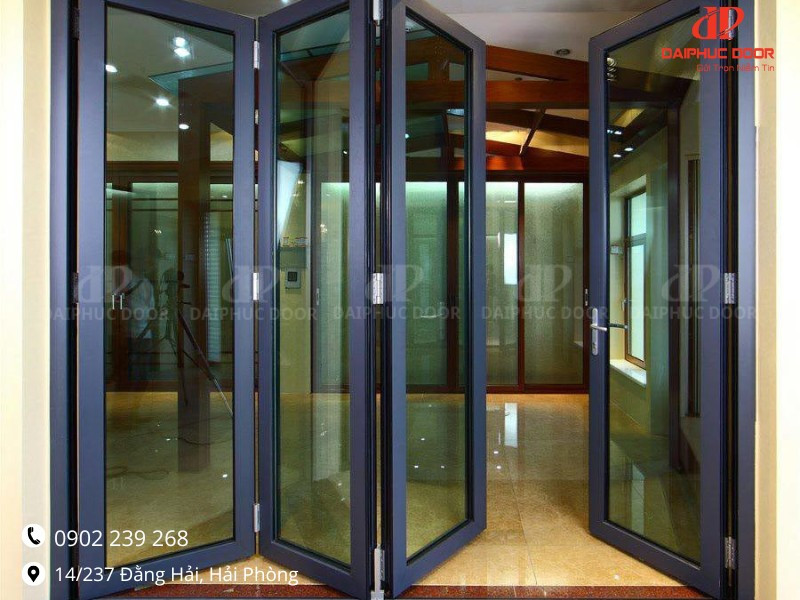 Cửa đi nhựa lõi thép màu đen hiện đại, tạo điểm nhấn ấn tượng cho kiến trúc nội thất và ngoại thất