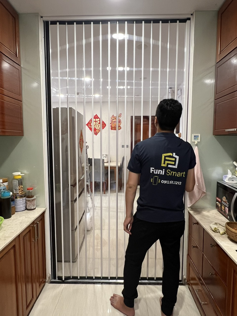 Cửa ngăn mùi phòng bếp đẹp nhất - cửa xếp nhôm lá nhựa trong suốt NNM GROUP