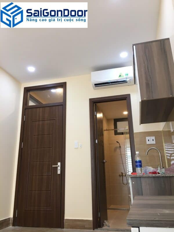 Cửa nhựa chịu nước màu trắng hiện đại cho không gian phòng tắm
