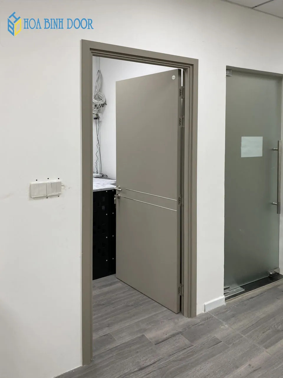 Cửa nhựa composite bề mặt vân sần độc đáo mang đến vẻ đẹp riêng cho Quảng Ngãi