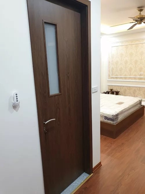 Cửa nhựa Composite giả gỗ tự nhiên, lựa chọn cửa phòng vệ sinh giá rẻ cao cấp