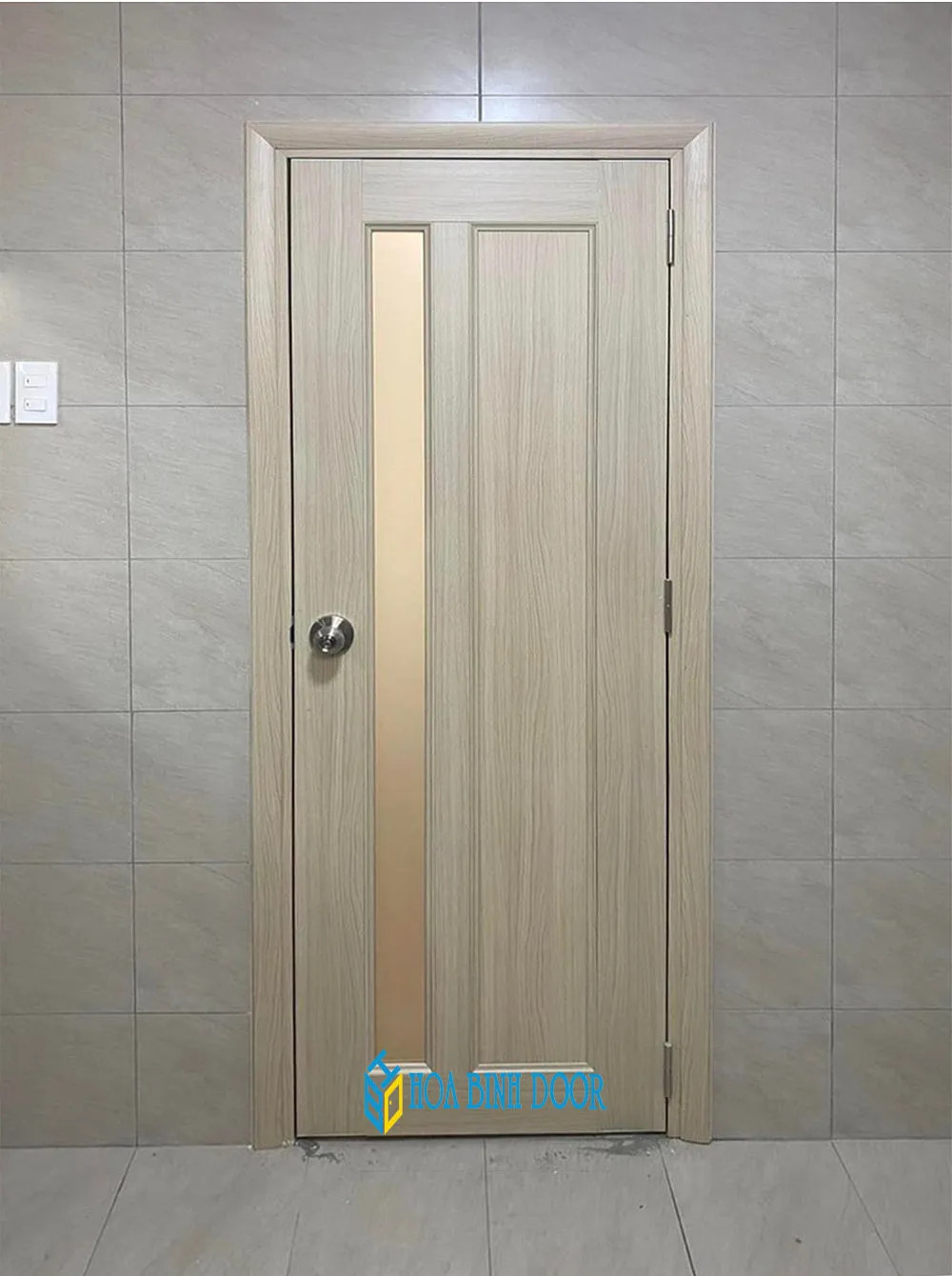Cửa nhựa giả gỗ phong cách cổ điển, tạo nét độc đáo cho không gian Đà Nẵng