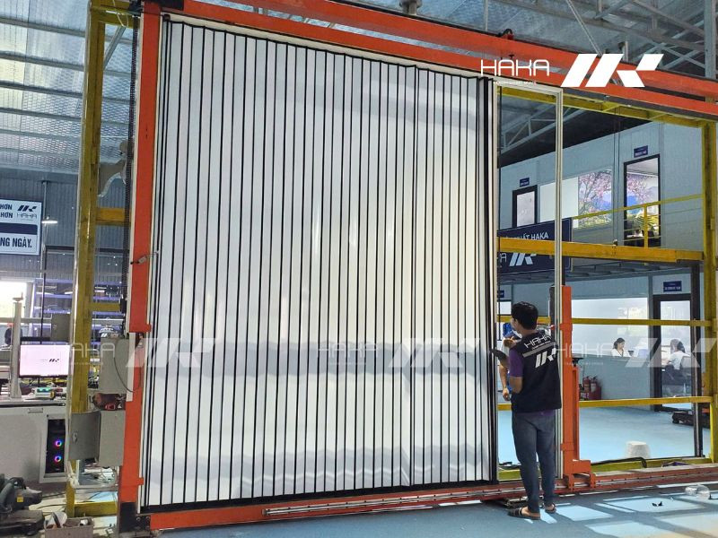 Cửa nhựa lá xếp mờ che chắn riêng tư cho nhà vệ sinh