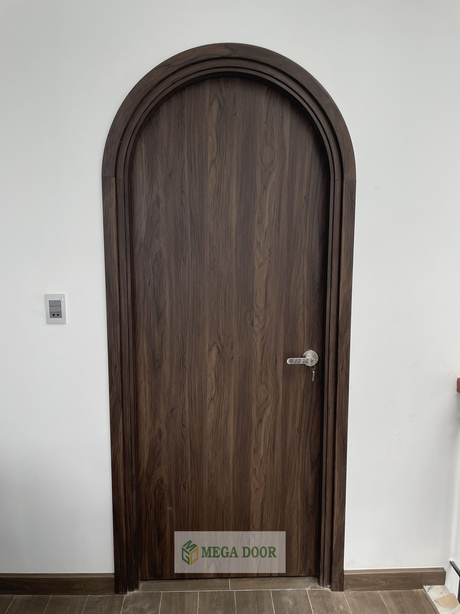 Cửa nhựa vòm cong composite hiện đại