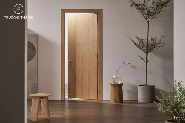 Cửa phòng ngủ bằng gỗ xoan đào: Ưu nhược điểm và lựa chọn tối ưu