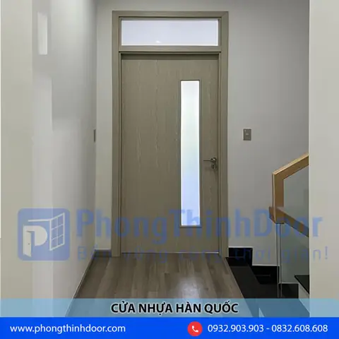 8. Cửa có kính + ô thoáng tấm kính