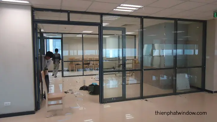 Cửa Phòng Ngủ Kính Cường Lực TPHCM: Lựa Chọn Tối Ưu Cho Không Gian Sống