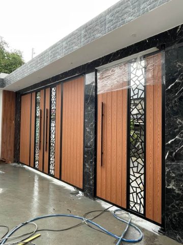 Cửa sắt ốp nhựa giả gỗ chống chịu thời tiết