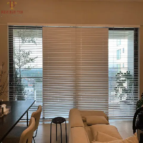 Tất Tần Tật Về Cửa Sổ Gỗ Phòng Ngủ: Mẫu Đẹp, Ưu Điểm & Lưu Ý