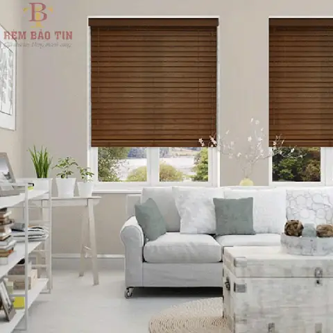 Tất Tần Tật Về Cửa Sổ Gỗ Phòng Ngủ: Mẫu Đẹp, Ưu Điểm & Lưu Ý