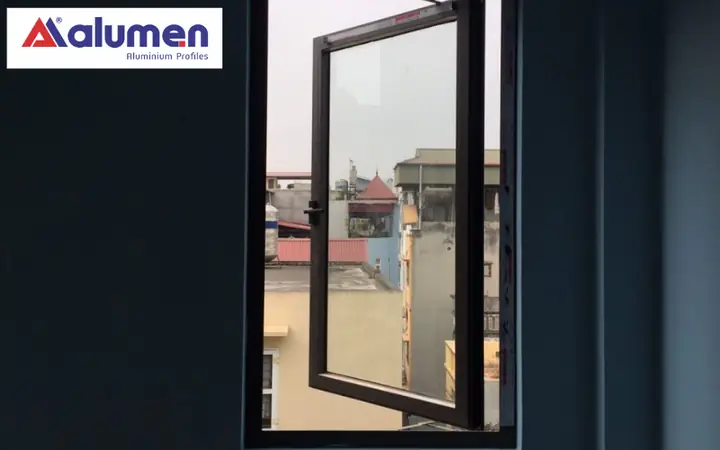 Cửa Sổ Lùa Kính Phòng Ngủ: Ưu Nhược Điểm và Lựa Chọn Tối Ưu