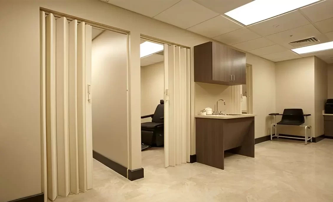Cửa xếp nhựa tiện lợi, tiết kiệm không gian cho nhà vệ sinh nhỏ tại Đà Nẵng