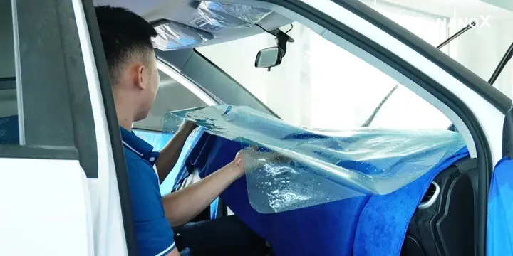 Dán phòng ngủ mặt trong hay ngoài: Đâu là lựa chọn tối ưu cho bạn?