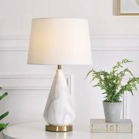 Hướng dẫn chọn đèn làm việc để bàn trong phòng ngủ hiệu quả
