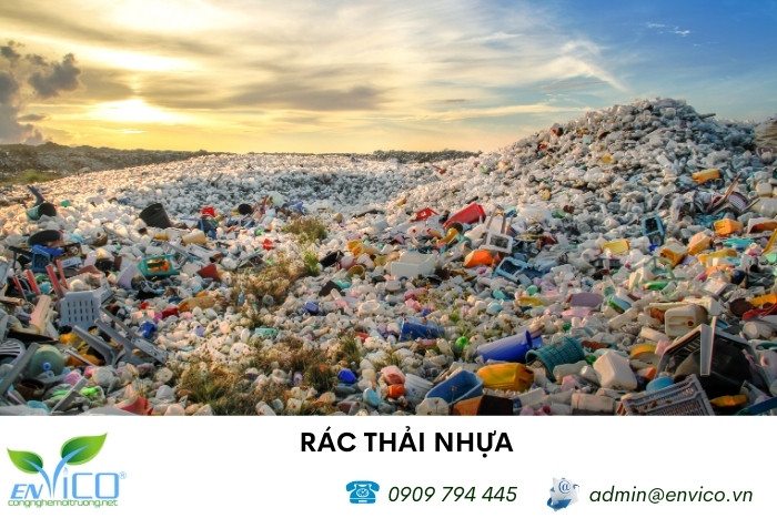 Đống rác thải nhựa khổng lồ trên bãi biển gây ô nhiễm môi trường