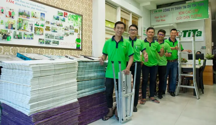 Thi cônggiấy dán tường đẹp cho phòng ngủvợ chồng tại căn hộ tphcm