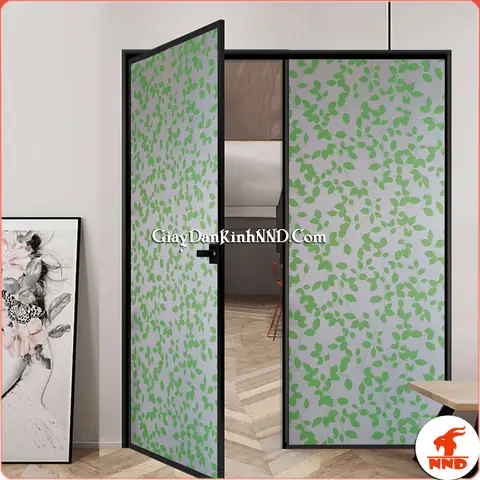 Trang trí phòng ngủ bằng giấy dán kính hoa văn ngoài tác dụng làm đẹp. Chúng còn có khả năng che mờ tầm nhìn. Giúp tạo không gian riêng tư cho chúng tôi.