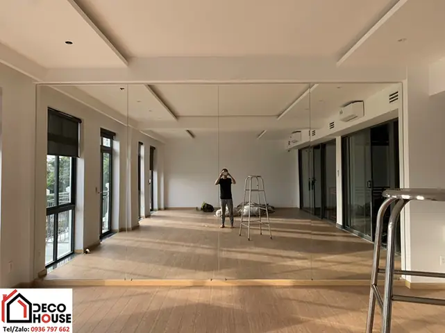 gương dán tường phòng ngủ
