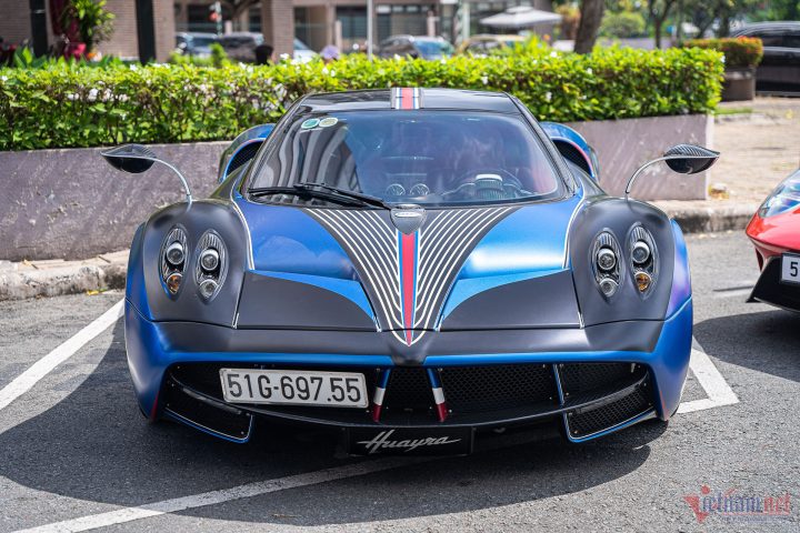 Hình ảnh siêu xe Pagani Huayra của Minh Nhựa khi mới về Việt Nam với biển số cũ