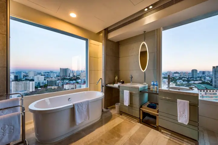 Khách sạn có bồn tắm trong phòng ngủ: Nâng tầm trải nghiệm nghỉ dưỡng
