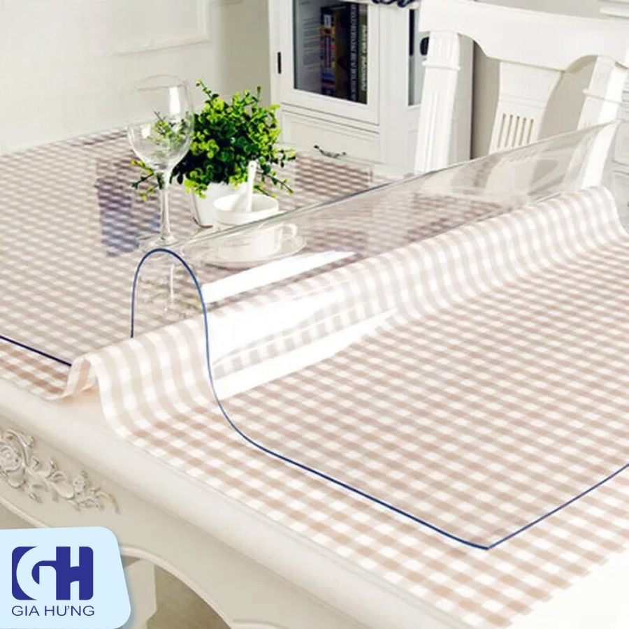 Kiểm tra chất lượng tấm nhựa PVC trước khi xuất xưởng