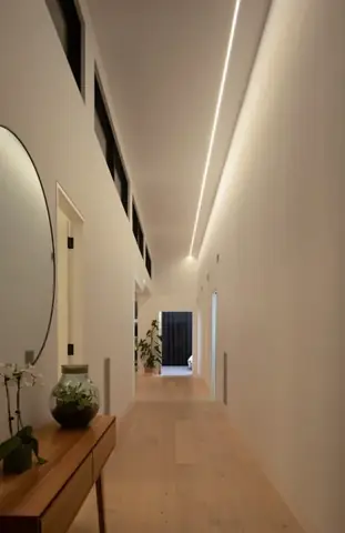 Ứng Dụng Đèn **LED Tường Chiếu Sáng Xung Quanh Phòng Ngủ**: Hướng Dẫn Chi Tiết Để Có Không Gian Hoàn Hảo