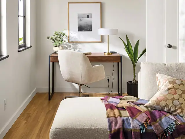 6. Tổng hợp một số mẫu bàn ghế decor phòng ngủ đẹp hiện nay