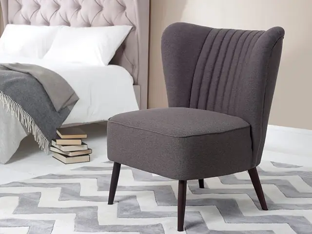 6. Tổng hợp một số mẫu bàn ghế decor phòng ngủ đẹp hiện nay