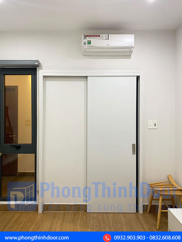 Mẫu cửa lùa bằng nhựa ABS màu xám hiện đại cho nhà vệ sinh, tiết kiệm diện tích hiệu quả