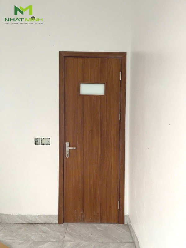 Mẫu cửa nhựa giả gỗ HaruHome hiện đại với ô kính