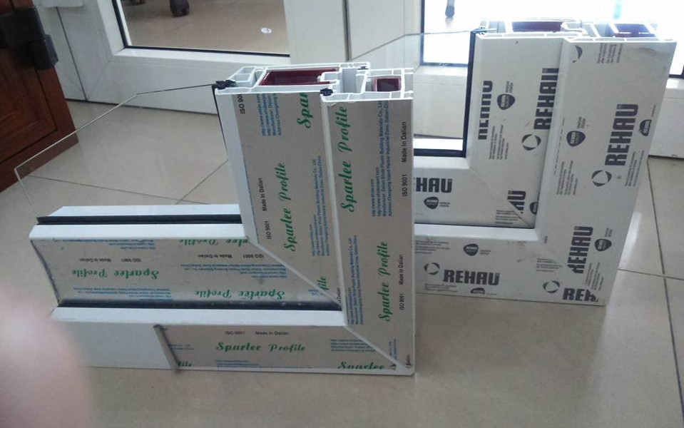 Mẫu cửa nhựa lõi thép sử dụng thanh profile Sparlee