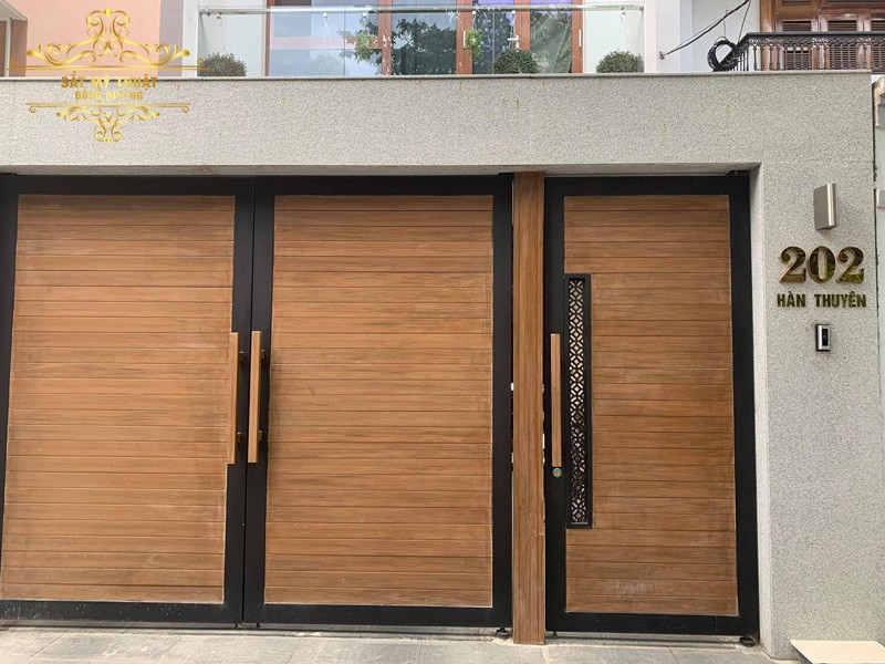Mẫu cửa nhựa ngoài trời 3 cánh sang trọng
