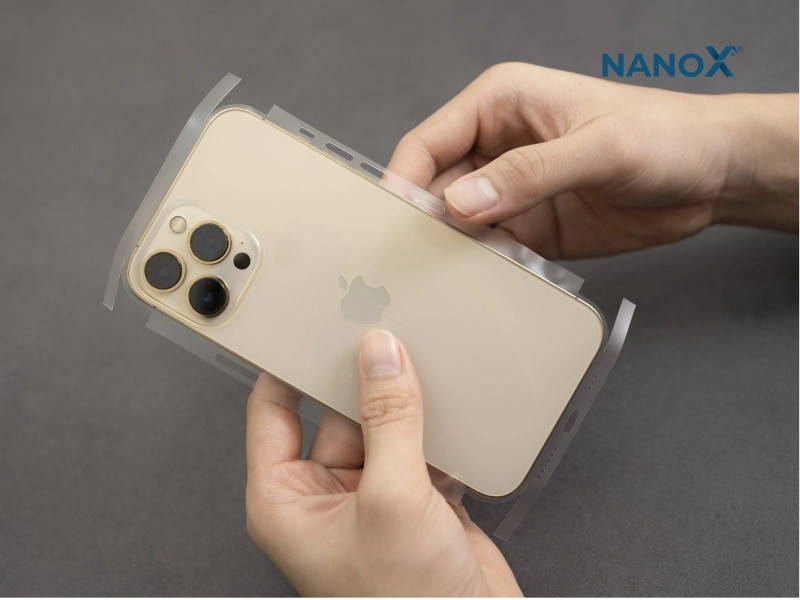 Miếng dán PPF điện thoại giúp chống xước, chống va đập, hạn chế bám vân tay