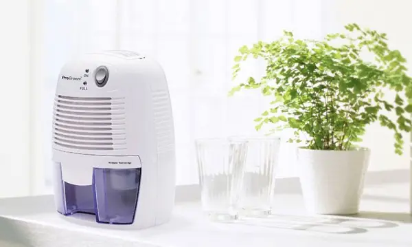 phòng ngủ bị ẩm mốc