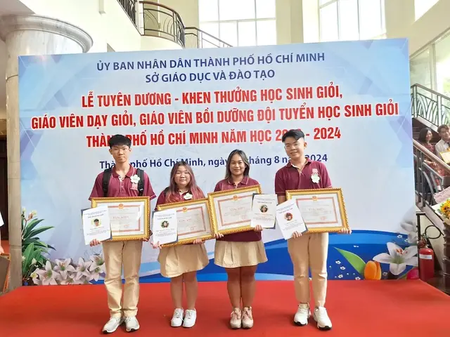 Phòng Ngủ Có Bàn Học Robot Giúp Giải Bài Tập: Khám Phá Tiềm Năng