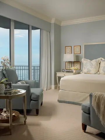 Thiết Kế Phòng Ngủ Hướng Biển: Tối Ưu Tầm Nhìn & Không Gian