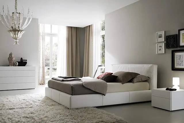 Phong thủy phòng ngủ: Kê giường đối diện cửa có nên không?