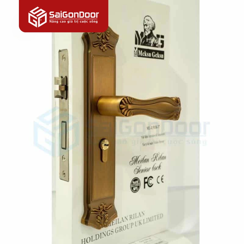 Phụ kiện đi kèm ảnh hưởng đến chi phí cửa nhựa composite Saigondoor
