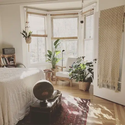 Phụ Kiện Phòng Ngủ Giá Rẻ: Làm Sao Để Decor Đẹp Và Tiết Kiệm? Phụ Kiện Phòng Ngủ Giá Rẻ: Làm Sao Để Decor Đẹp Và Tiết Kiệm?