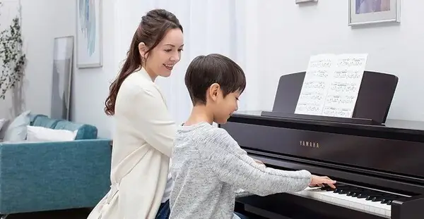 Piano Để Phòng Ngủ Được Không? Lợi Ích Và Những Lưu Ý Quan Trọng