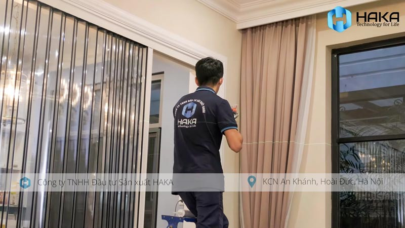 Quá trình thi công cửa nhựa lá xếp chuyên nghiệp