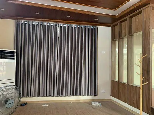 Ưu điểm giữa rèm vải ngăn phòng ngủ với vách ngăn