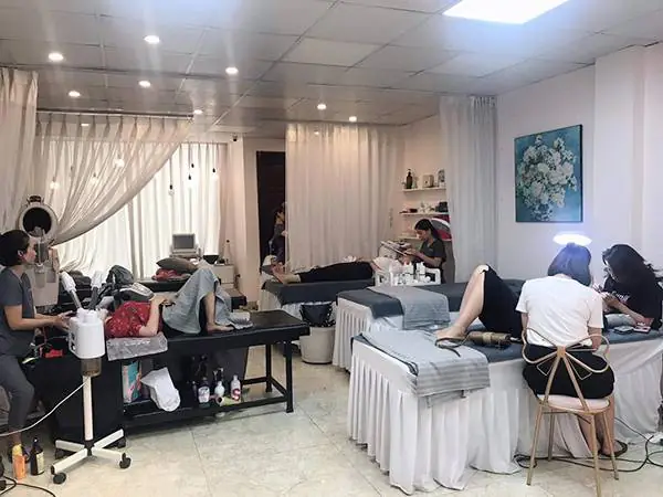 Ưu điểm giữa rèm vải ngăn phòng ngủ với vách ngăn