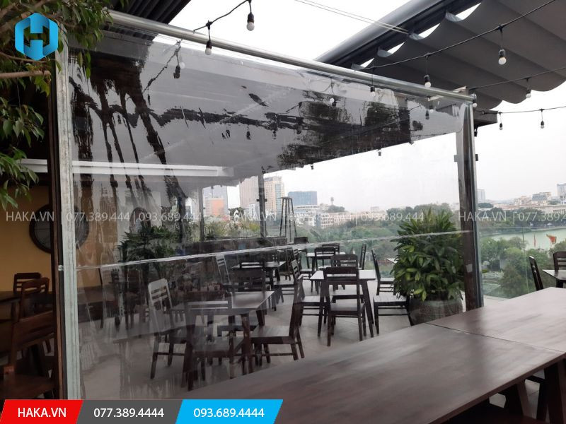 tầm nhìn thông thoáng với rèm cuốn nhựa PVC trong suốt cho quán cafe